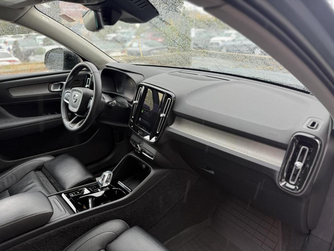 2023 Volvo XC40 B5 AWD Plus Dark Theme Photo