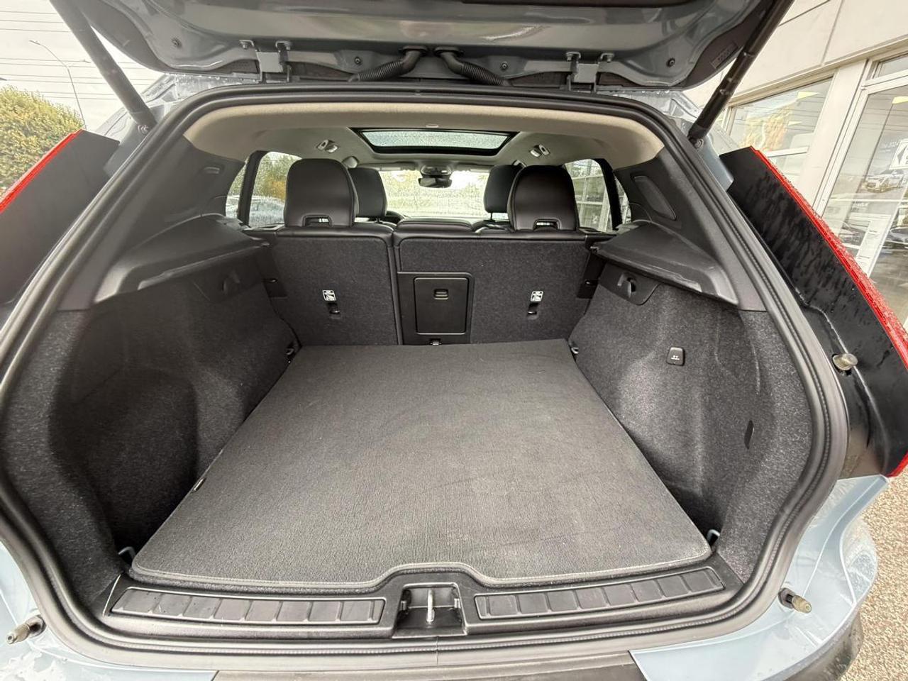 2023 Volvo XC40 B5 AWD Plus Dark Theme Photo