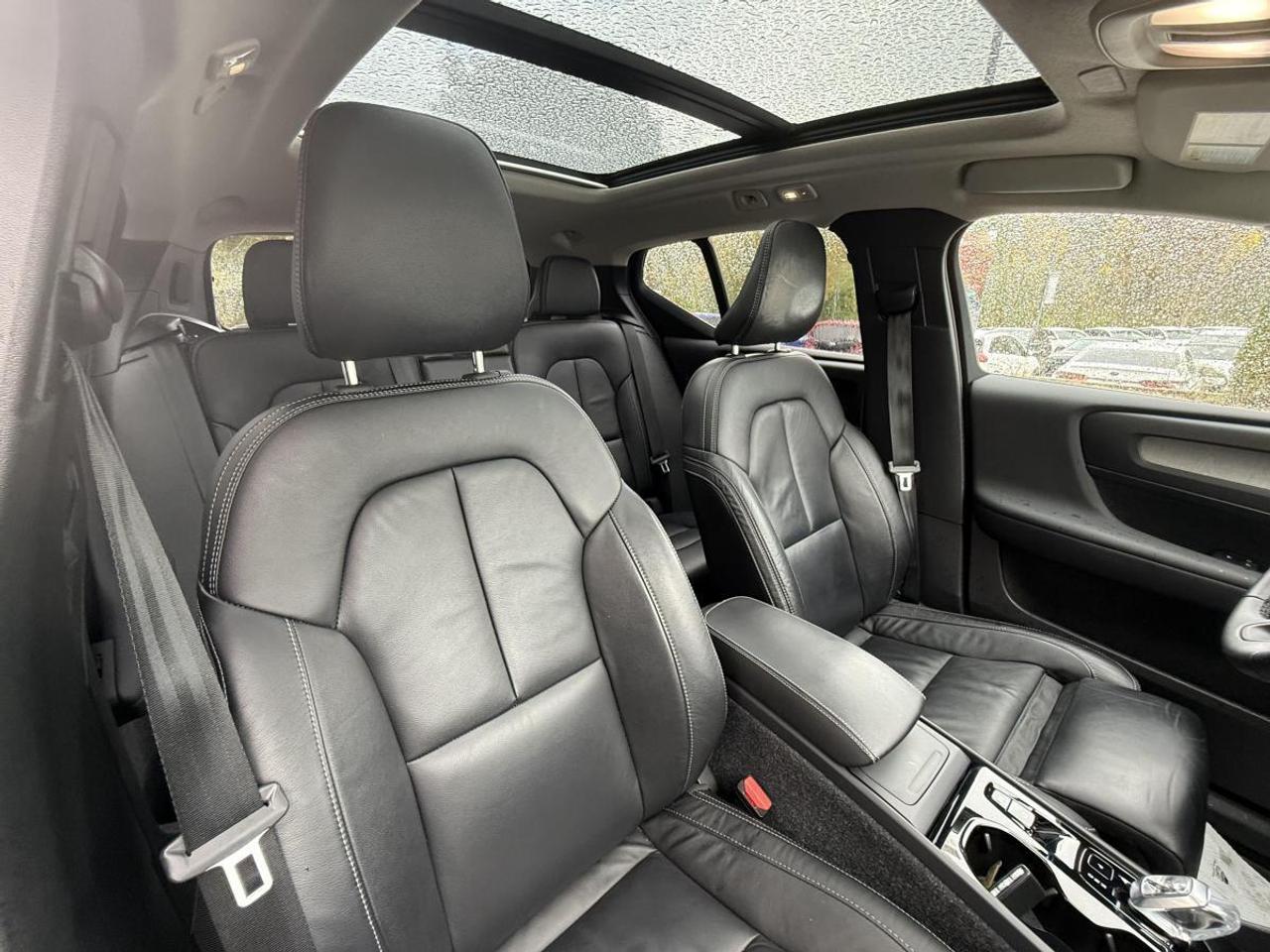 2023 Volvo XC40 B5 AWD Plus Dark Theme Photo