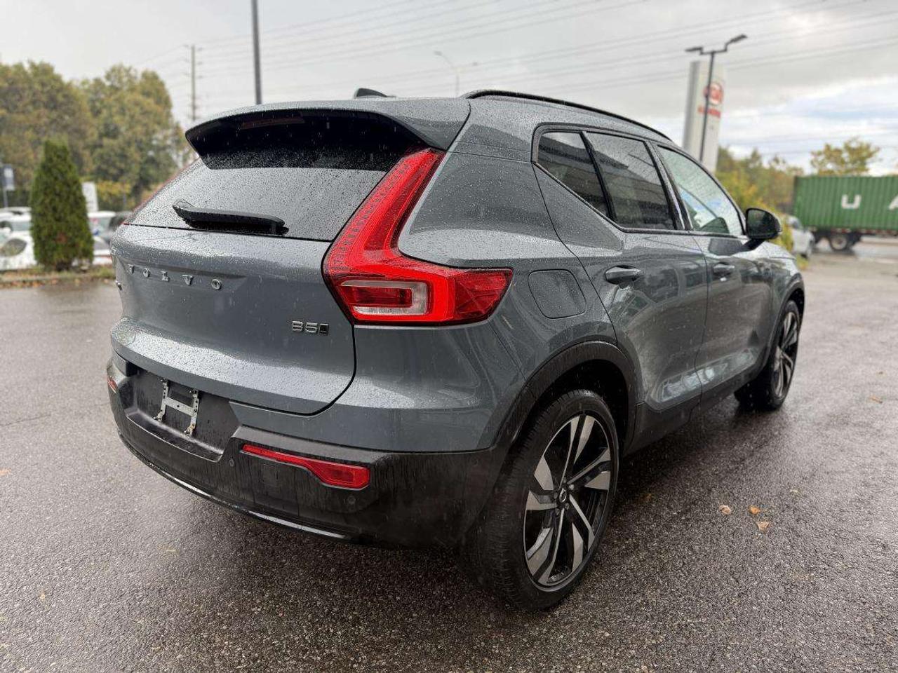 2023 Volvo XC40 B5 AWD Plus Dark Theme Photo