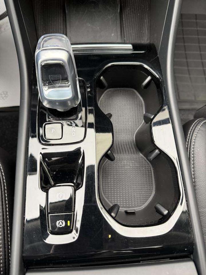 2023 Volvo XC40 B5 AWD Plus Dark Theme Photo