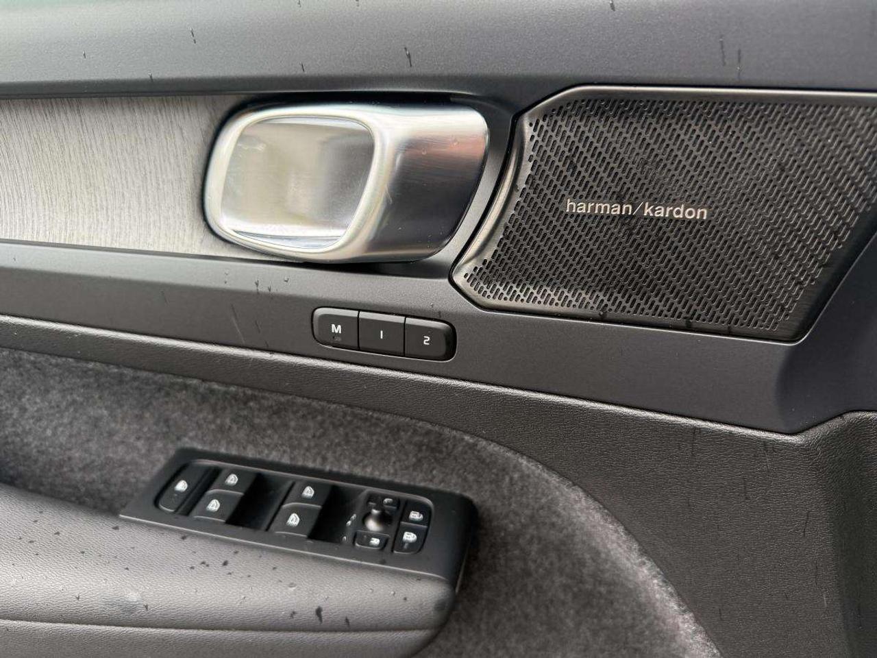 2023 Volvo XC40 B5 AWD Plus Dark Theme Photo