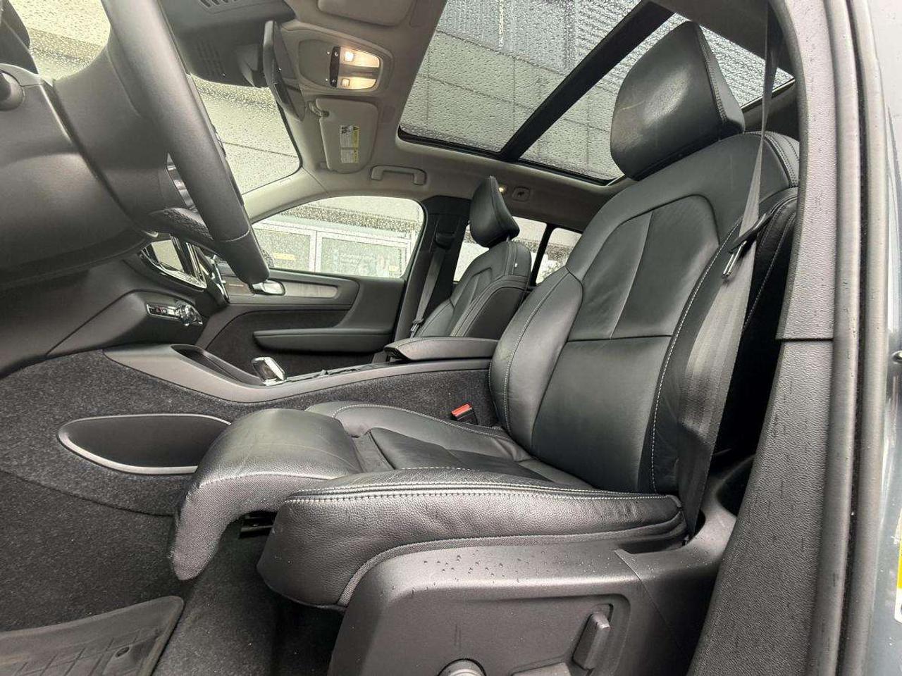 2023 Volvo XC40 B5 AWD Plus Dark Theme Photo