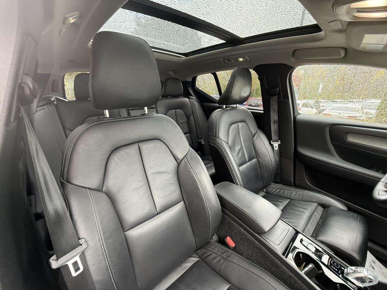 2023 Volvo XC40 B5 AWD Plus Dark Theme Photo