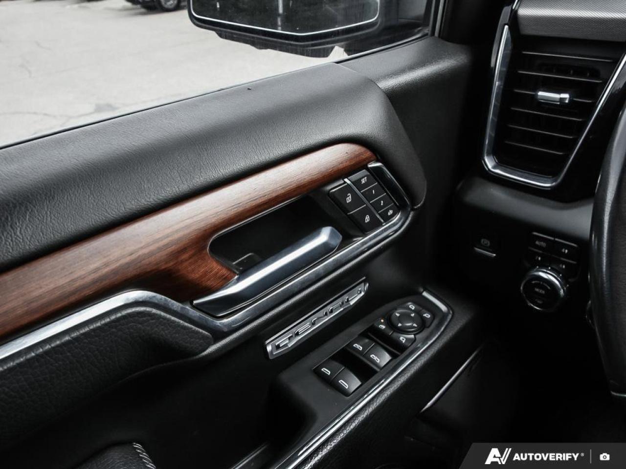 2023 GMC Sierra 1500 DenaliDENALI RESERVE, DURAMAX, LOADED, 1-OWNER! Photo