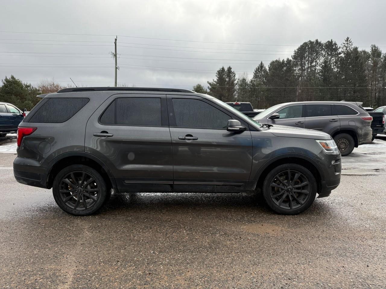 2018 Ford Explorer XLT   7 PASSENGER SEATING   ALL WEATHER MATS Photo