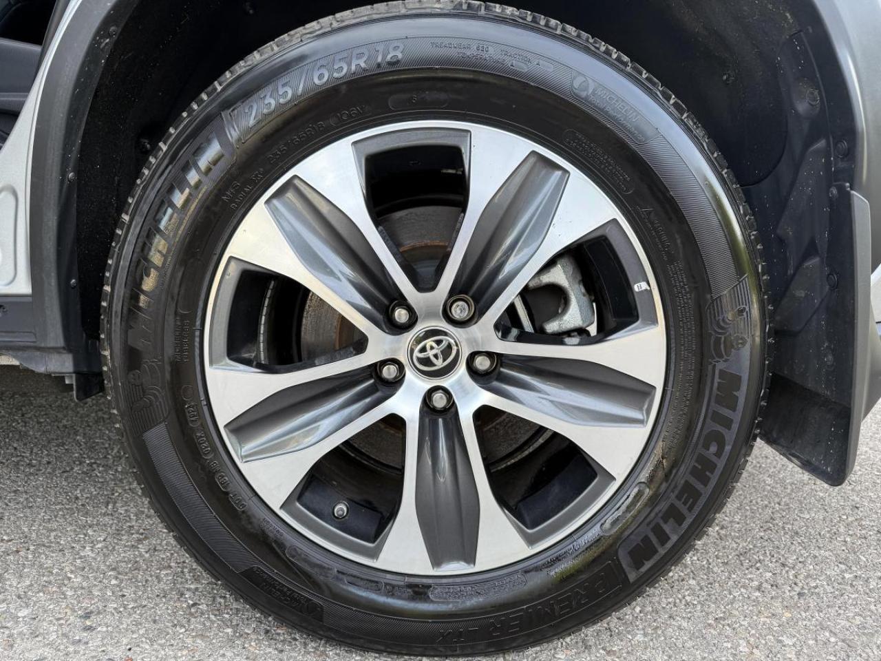 2024 Toyota Highlander XLE AWD Photo