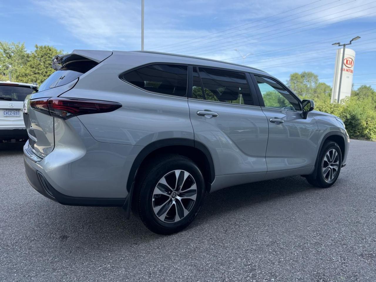 2024 Toyota Highlander XLE AWD Photo