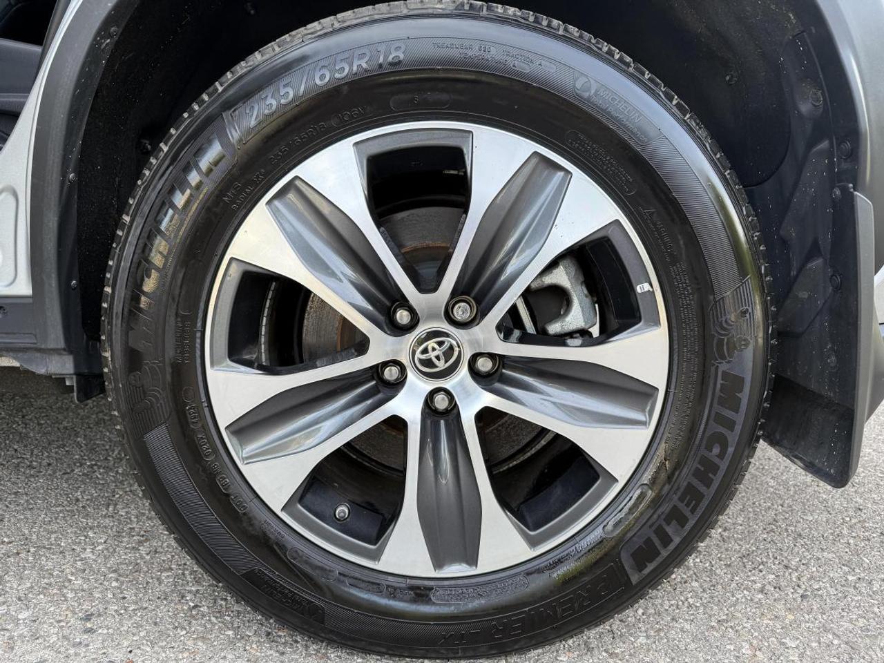 2024 Toyota Highlander XLE AWD Photo