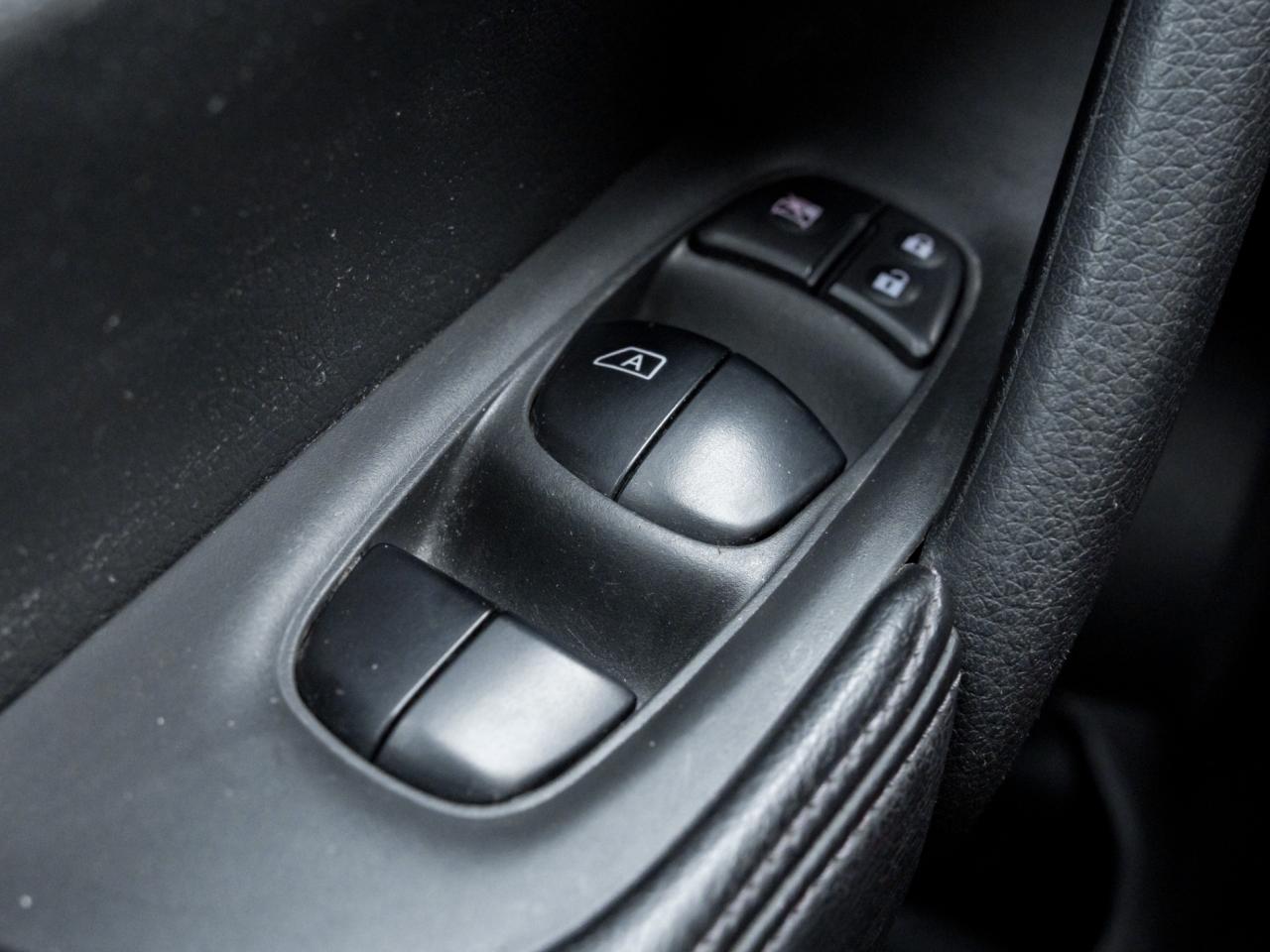 2016 Nissan Rogue AWD S, BACKUP CAMERA, POWER SEAT Photo