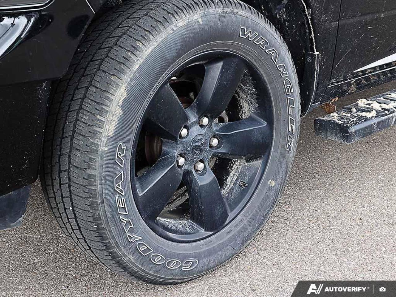 2022 RAM 1500 Classic SLTSLT BLACK, CREW, 4X4, HEMI, HEATED CLOTH, 1-OWN Photo