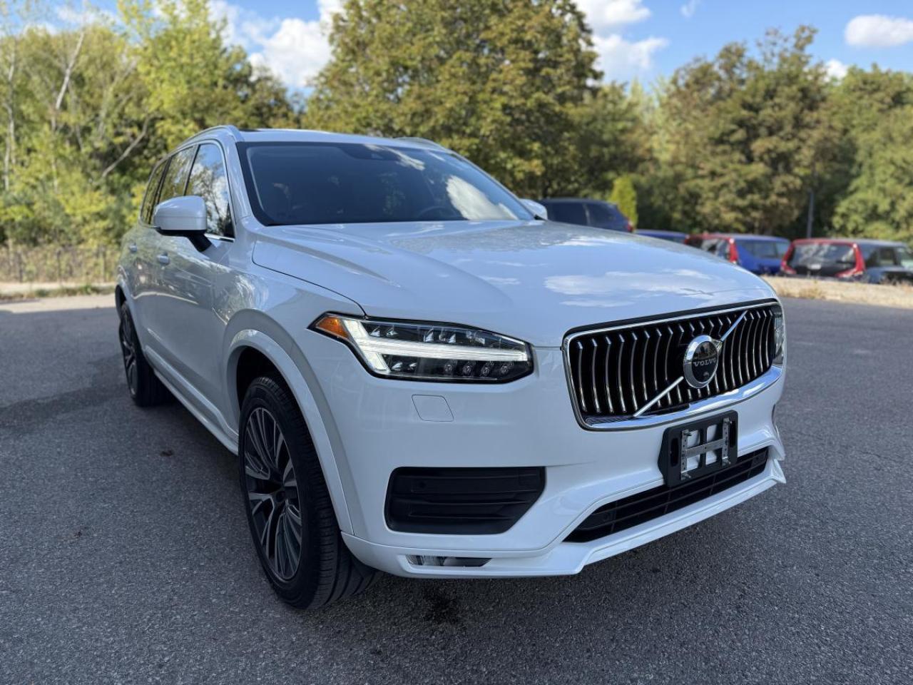 2022 Volvo XC90 T6 AWD Momentum 7-Seater Photo