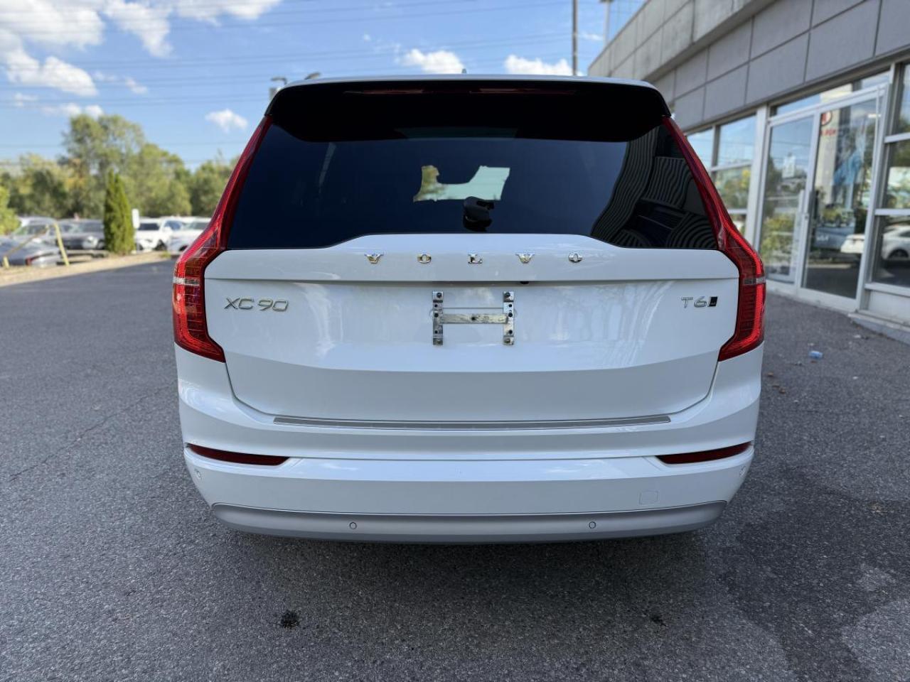 2022 Volvo XC90 T6 AWD Momentum 7-Seater Photo3