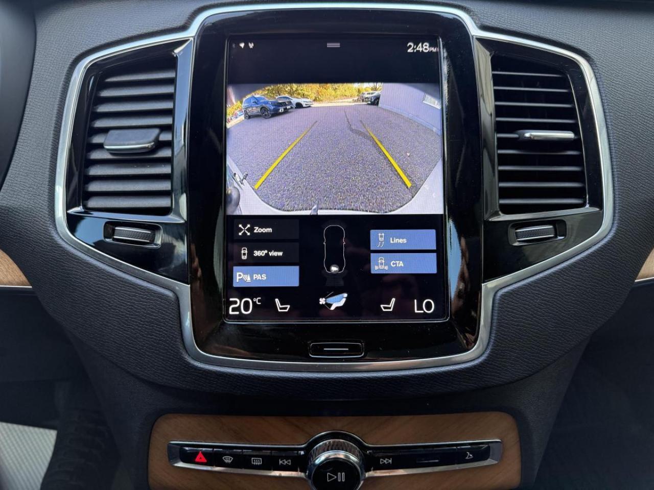 2022 Volvo XC90 T6 AWD Momentum 7-Seater Photo