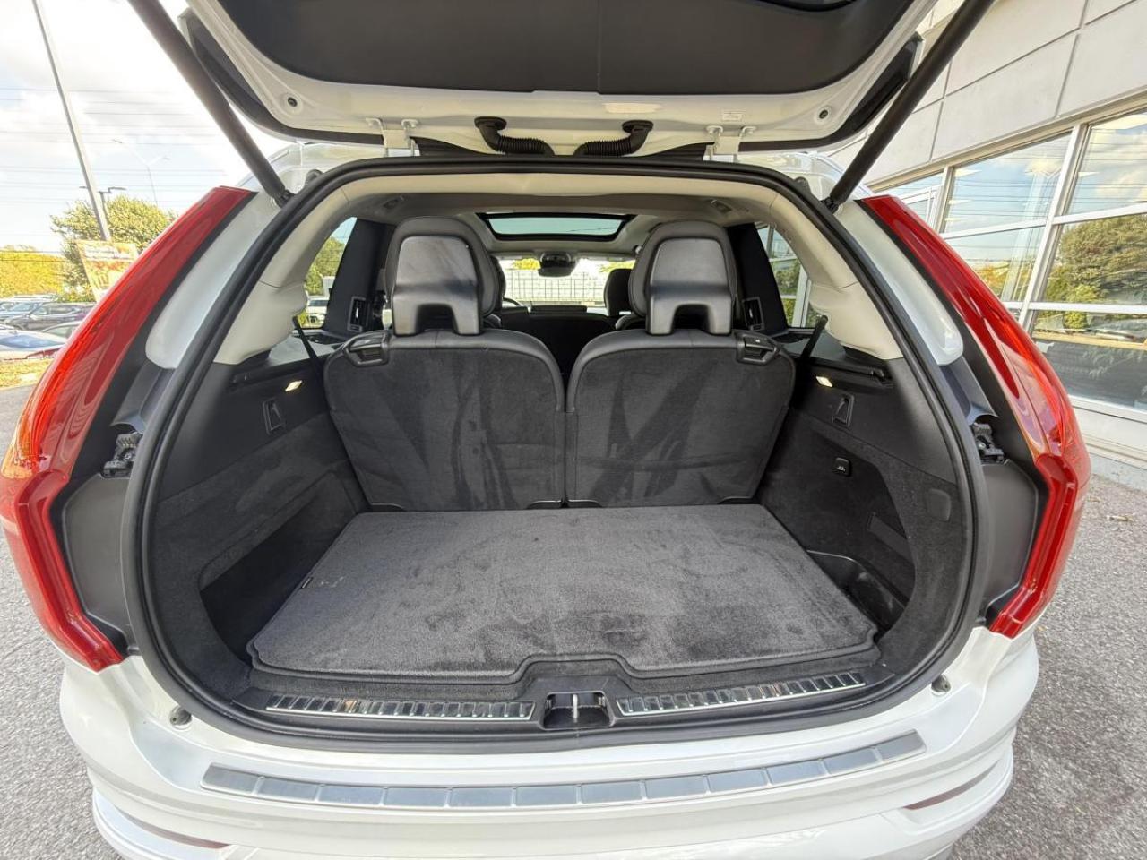 2022 Volvo XC90 T6 AWD Momentum 7-Seater Photo