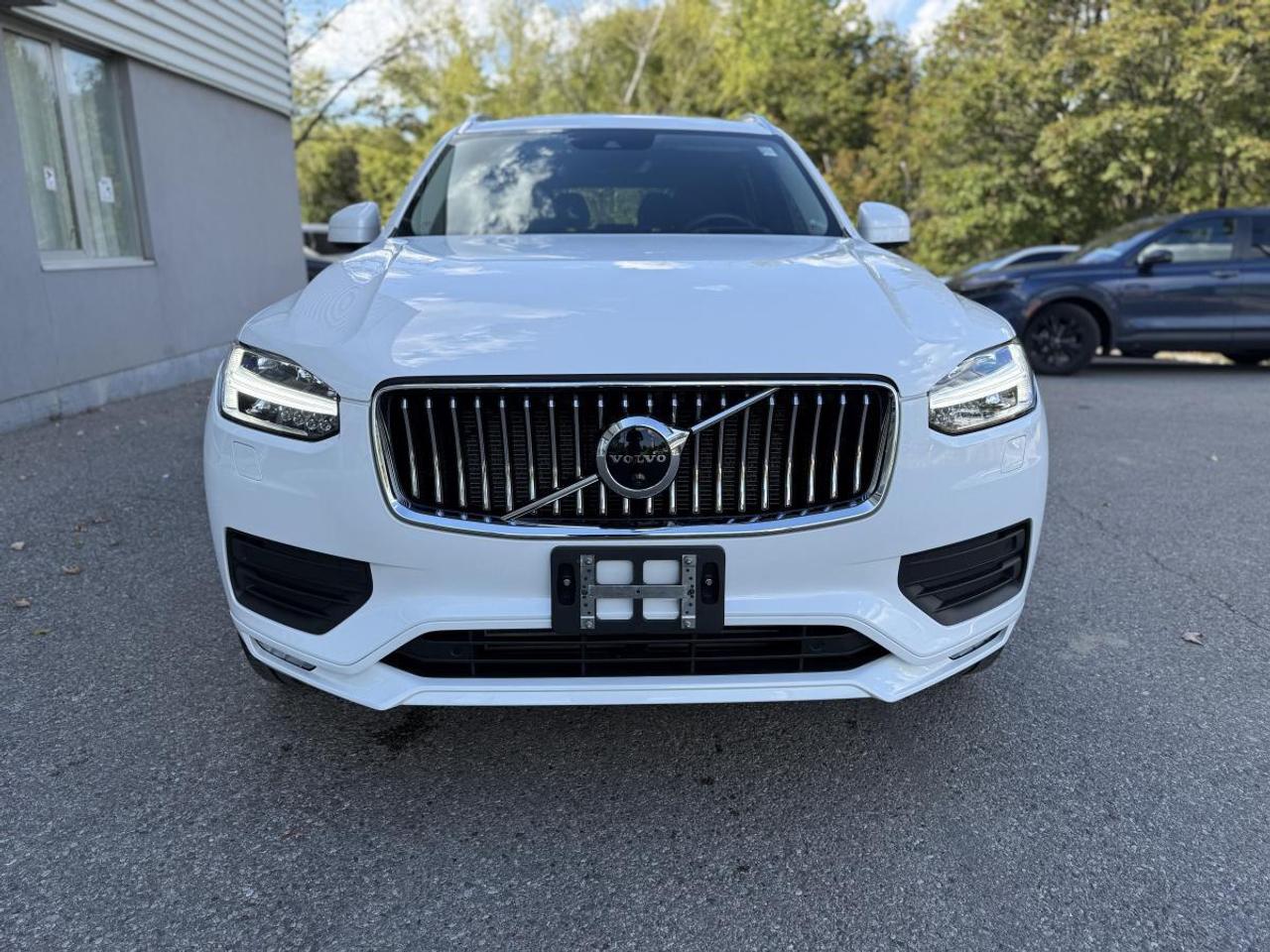 2022 Volvo XC90 T6 AWD Momentum 7-Seater Photo