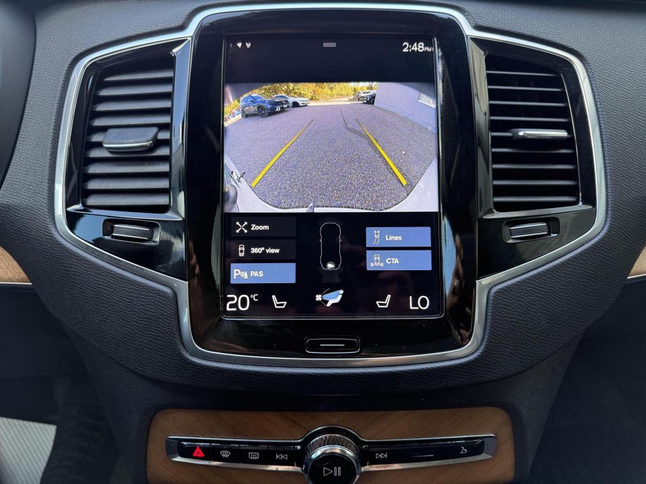 2022 Volvo XC90 T6 AWD Momentum 7-Seater Photo