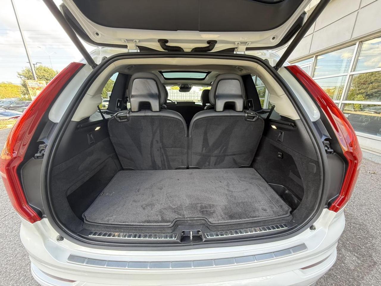 2022 Volvo XC90 T6 AWD Momentum 7-Seater Photo