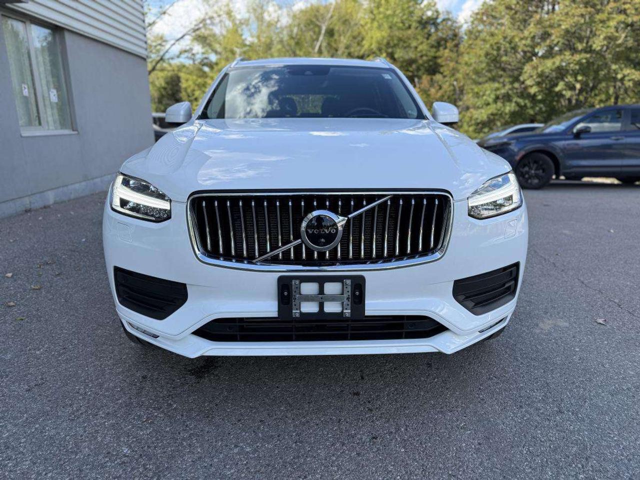 2022 Volvo XC90 T6 AWD Momentum 7-Seater Photo