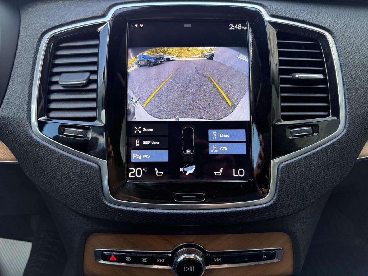 2022 Volvo XC90 T6 AWD Momentum 7-Seater Photo