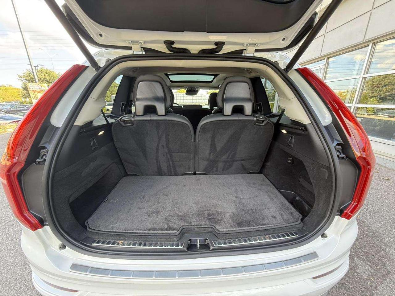 2022 Volvo XC90 T6 AWD Momentum 7-Seater Photo
