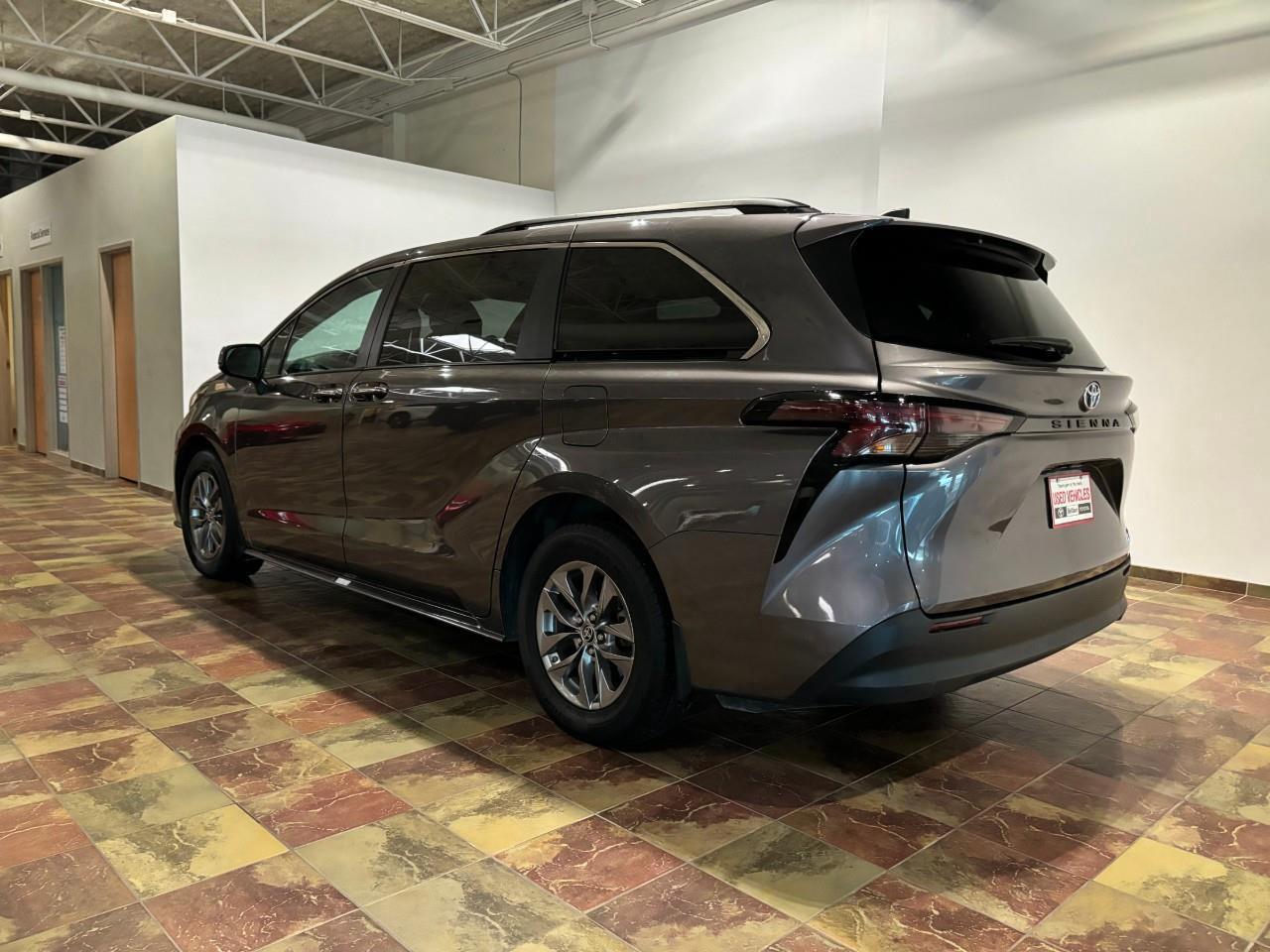 2023 Toyota Sienna XLE 8-Passenger   BACKUP CAMERA   HEATED SEATS/WHE Photo