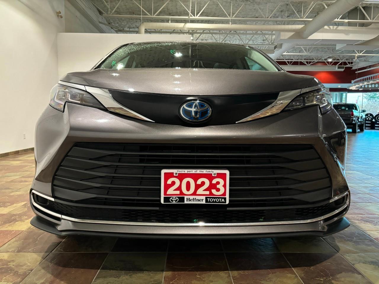 2023 Toyota Sienna XLE 8-Passenger   BACKUP CAMERA   HEATED SEATS/WHE Photo