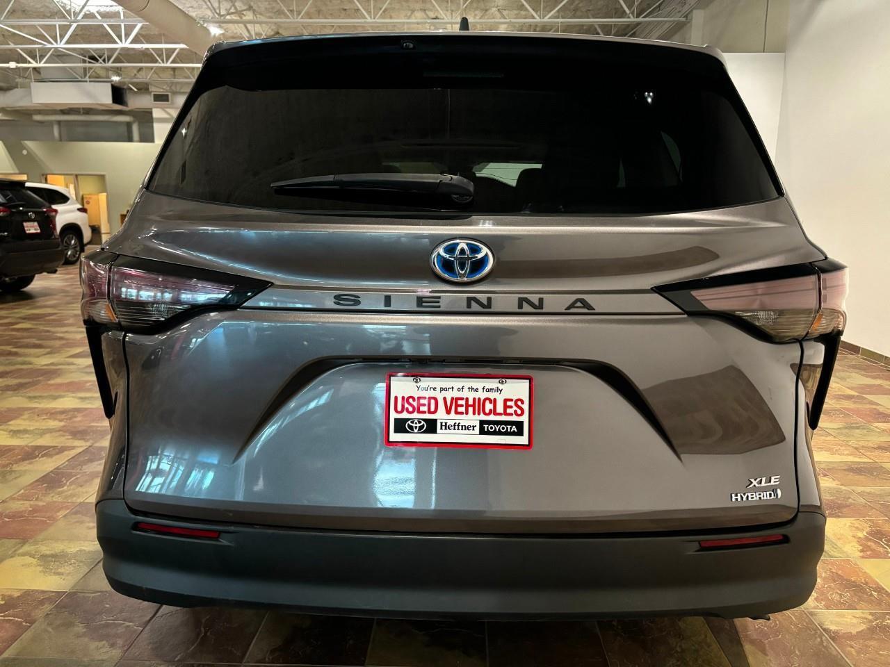 2023 Toyota Sienna XLE 8-Passenger   BACKUP CAMERA   HEATED SEATS/WHE Photo