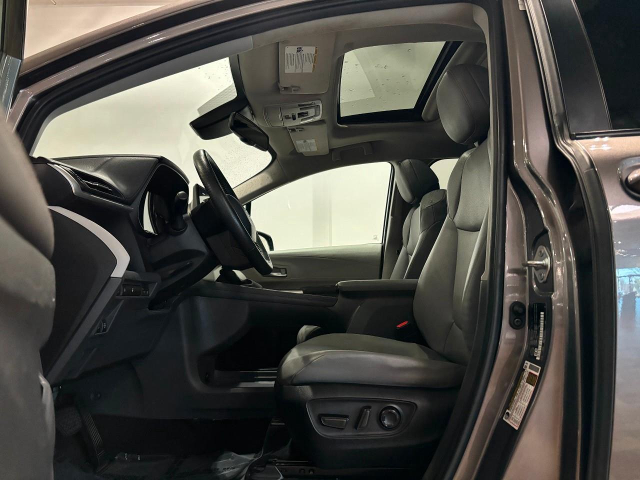 2023 Toyota Sienna XLE 8-Passenger   BACKUP CAMERA   HEATED SEATS/WHE Photo