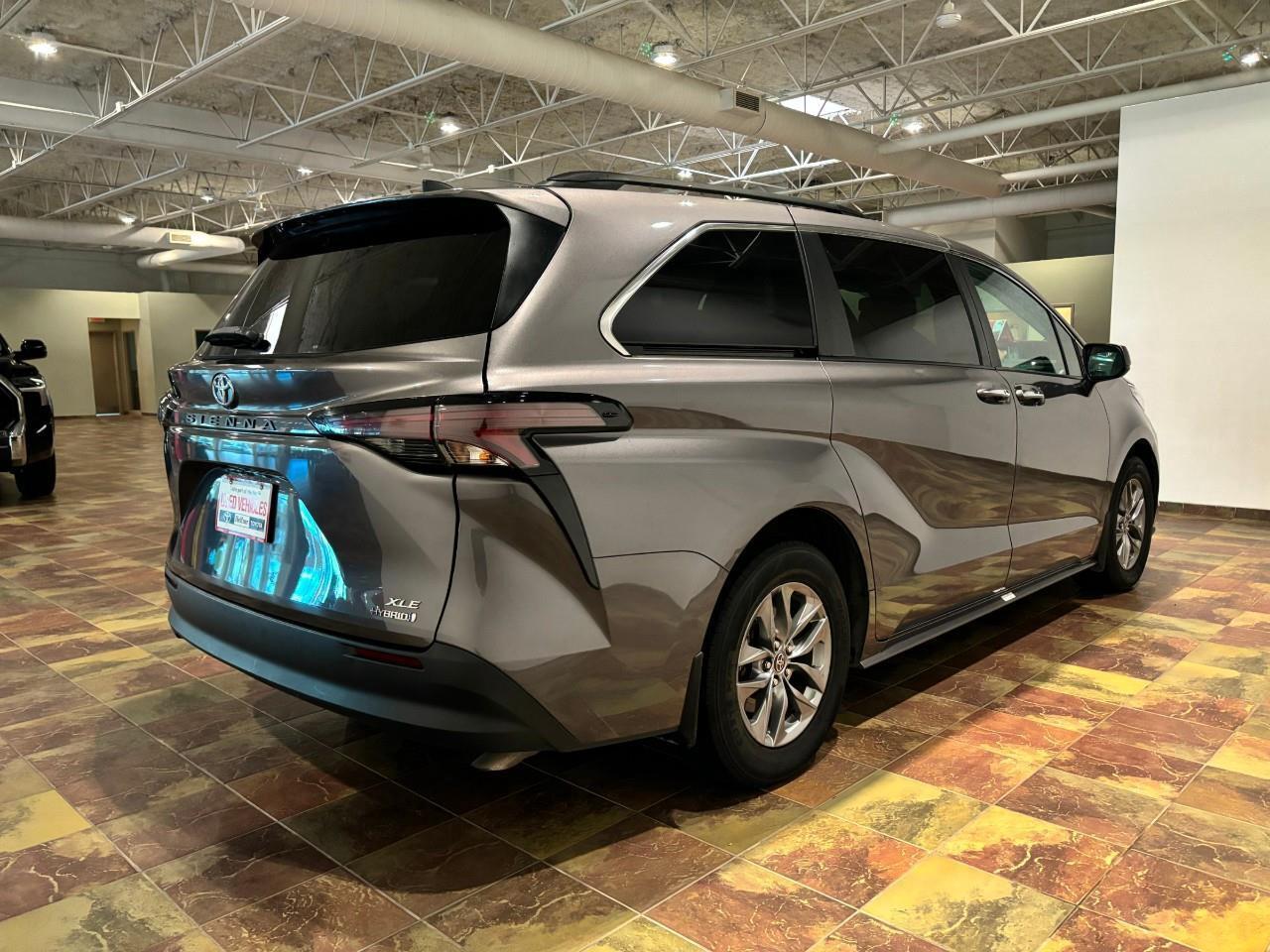 2023 Toyota Sienna XLE 8-Passenger   BACKUP CAMERA   HEATED SEATS/WHE Photo