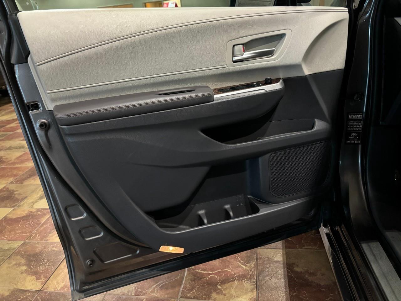 2023 Toyota Sienna XLE 8-Passenger   BACKUP CAMERA   HEATED SEATS/WHE Photo