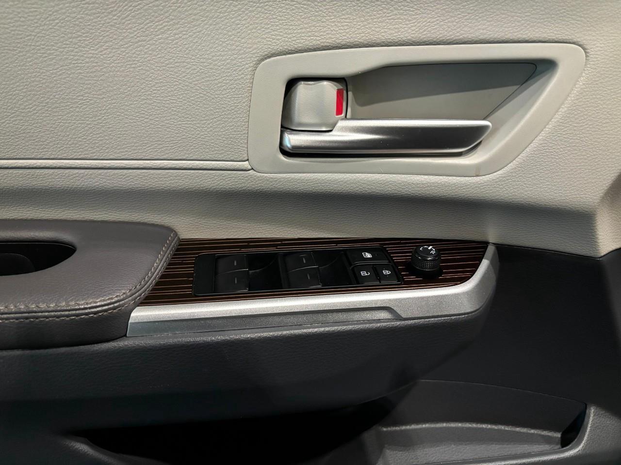 2023 Toyota Sienna XLE 8-Passenger   BACKUP CAMERA   HEATED SEATS/WHE Photo