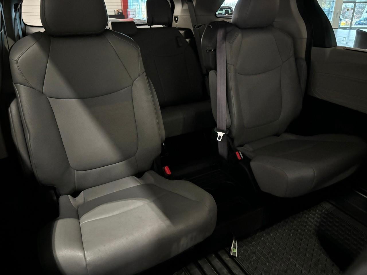 2023 Toyota Sienna XLE 8-Passenger   BACKUP CAMERA   HEATED SEATS/WHE Photo