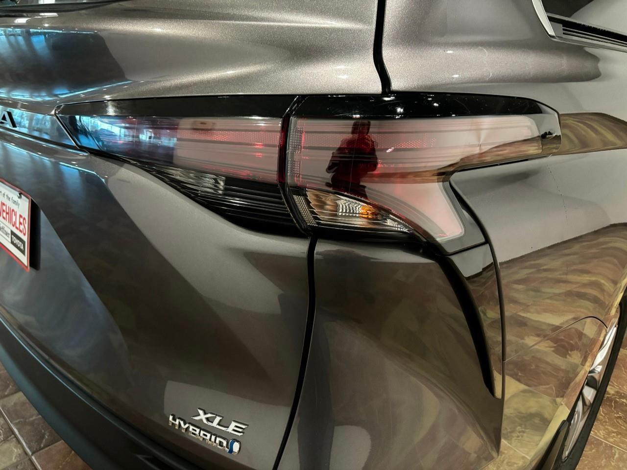 2023 Toyota Sienna XLE 8-Passenger   BACKUP CAMERA   HEATED SEATS/WHE Photo