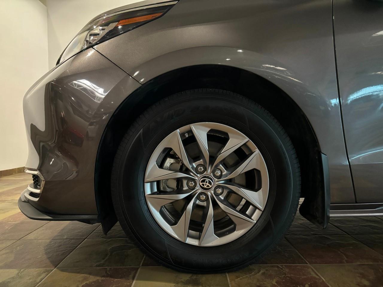 2023 Toyota Sienna XLE 8-Passenger   BACKUP CAMERA   HEATED SEATS/WHE Photo