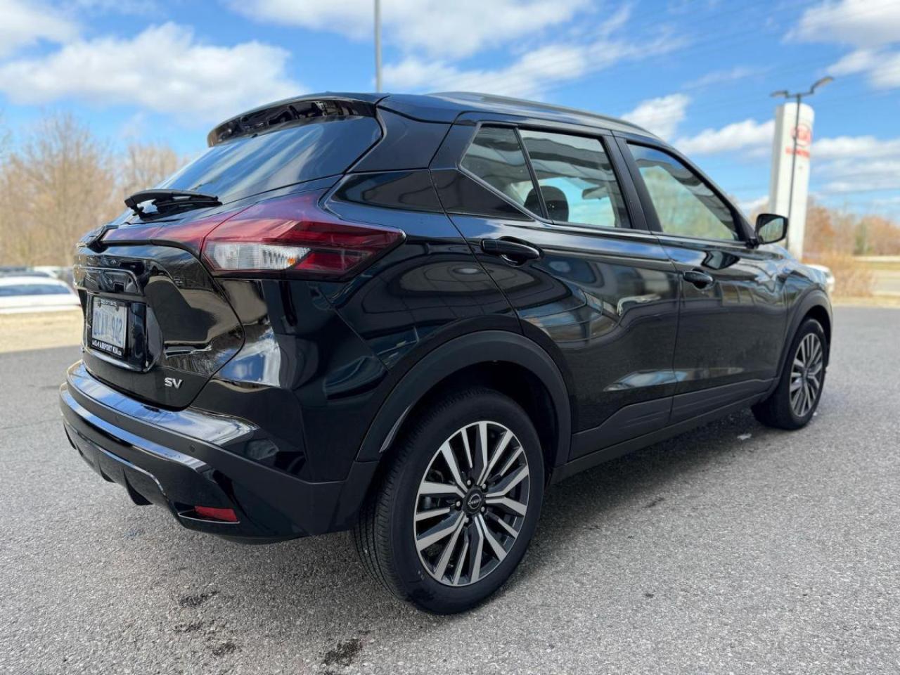 2024 Nissan Kicks SV FWD Photo4