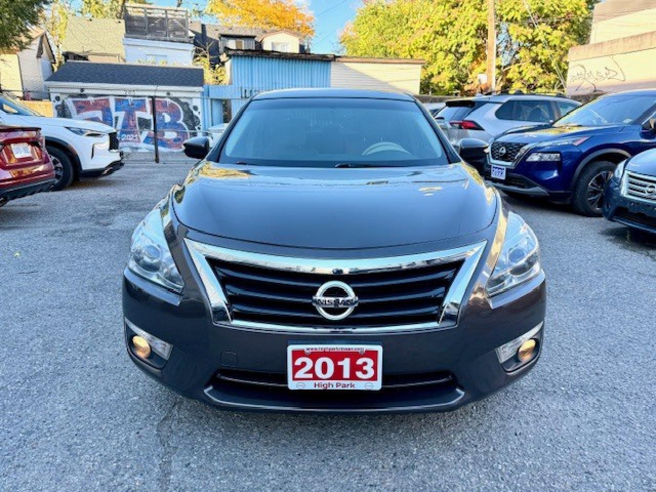 2013 Nissan Altima 2.5 SL Tech, LEATHER, NAVI, BOSE, SUNROOF, BACK UP Photo