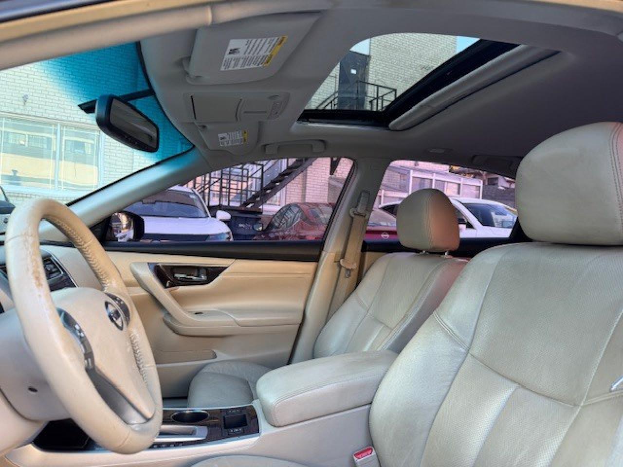 2013 Nissan Altima 2.5 SL Tech, LEATHER, NAVI, BOSE, SUNROOF, BACK UP Photo