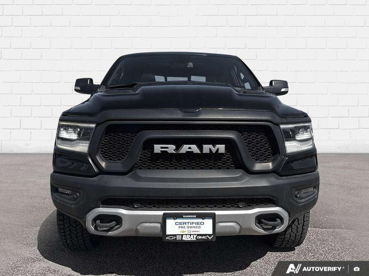2019 RAM 1500 SPRAY IN BEDLINER. TONNEAU COVER. RUNNING BOARDS. SUNROOF. TRAILER BRAKE CONTROLLER. CERTIFIED. Photo