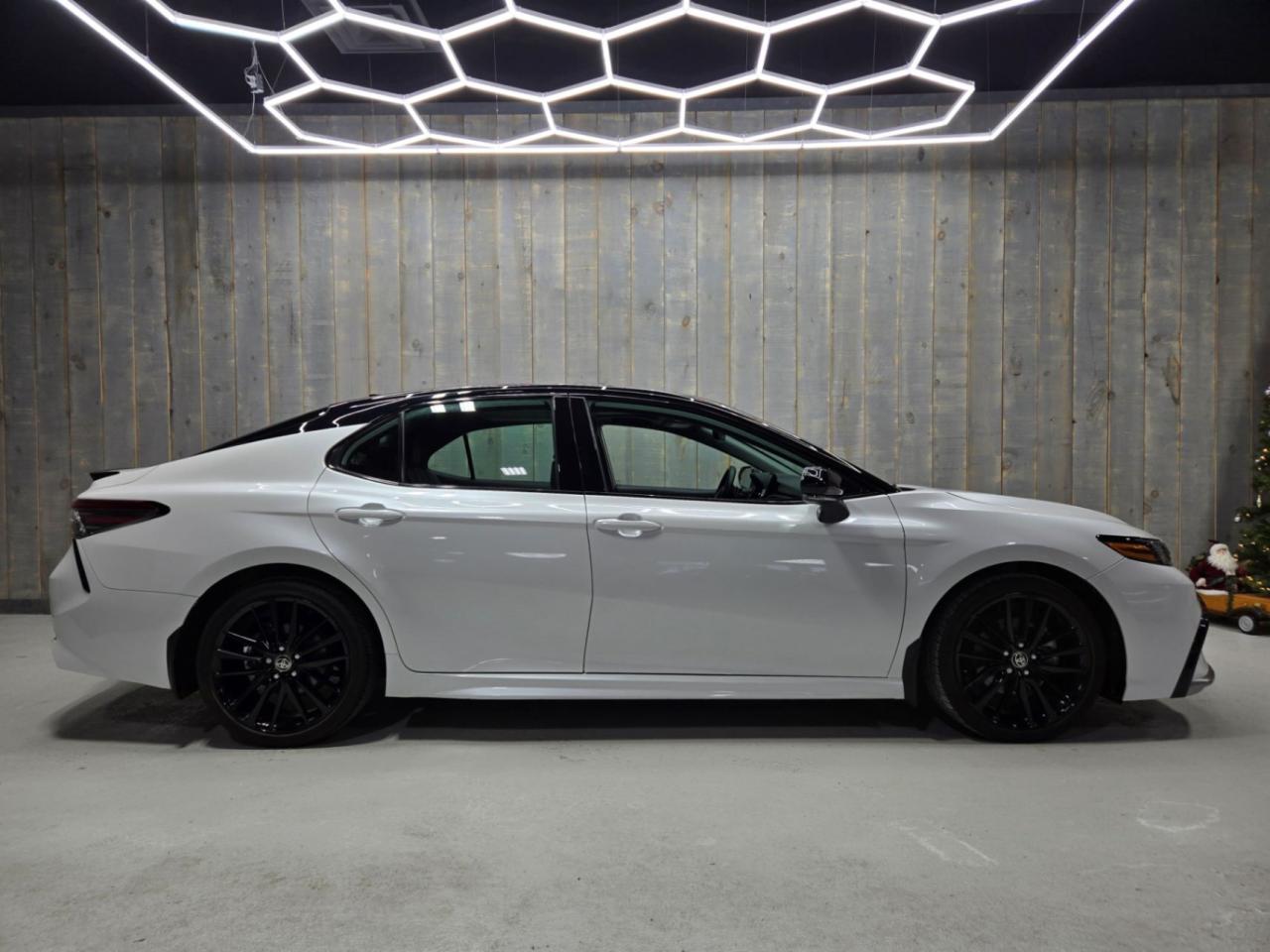 2022 Toyota Camry XSE HYBRID LOADED  NO ACCIDENTS Photo