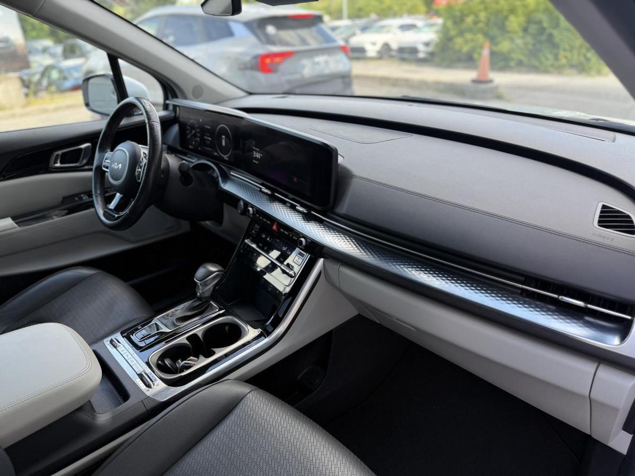 2024 Kia Carnival SX FWD Photo