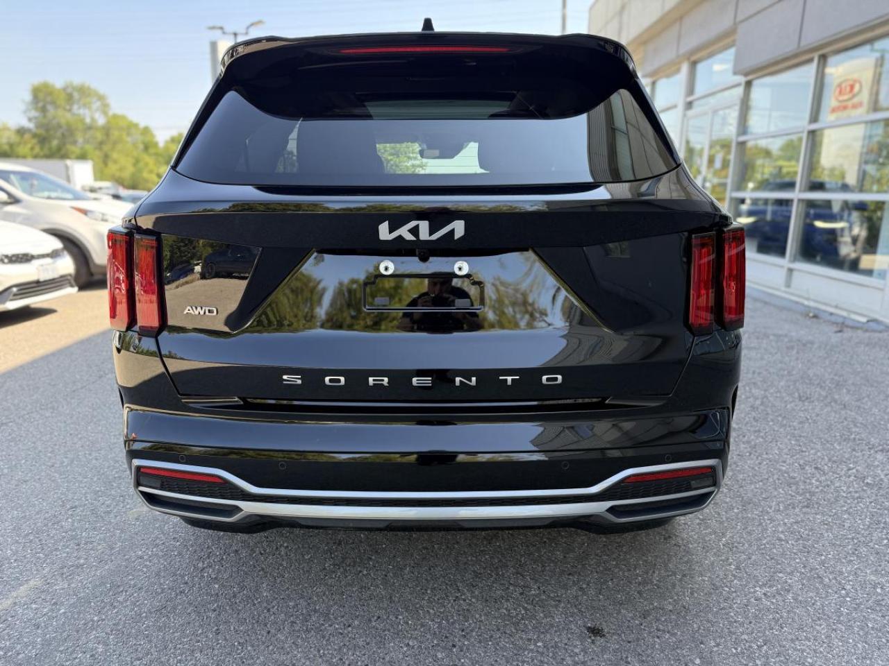 2022 Kia Sorento SX AWD w/Burgundy Leather Photo3