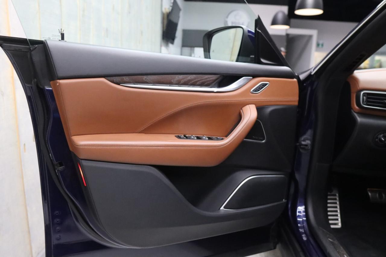 2017 Maserati Levante S AWD 454 HP  CLEAN  NO ACCIDENTS Photo