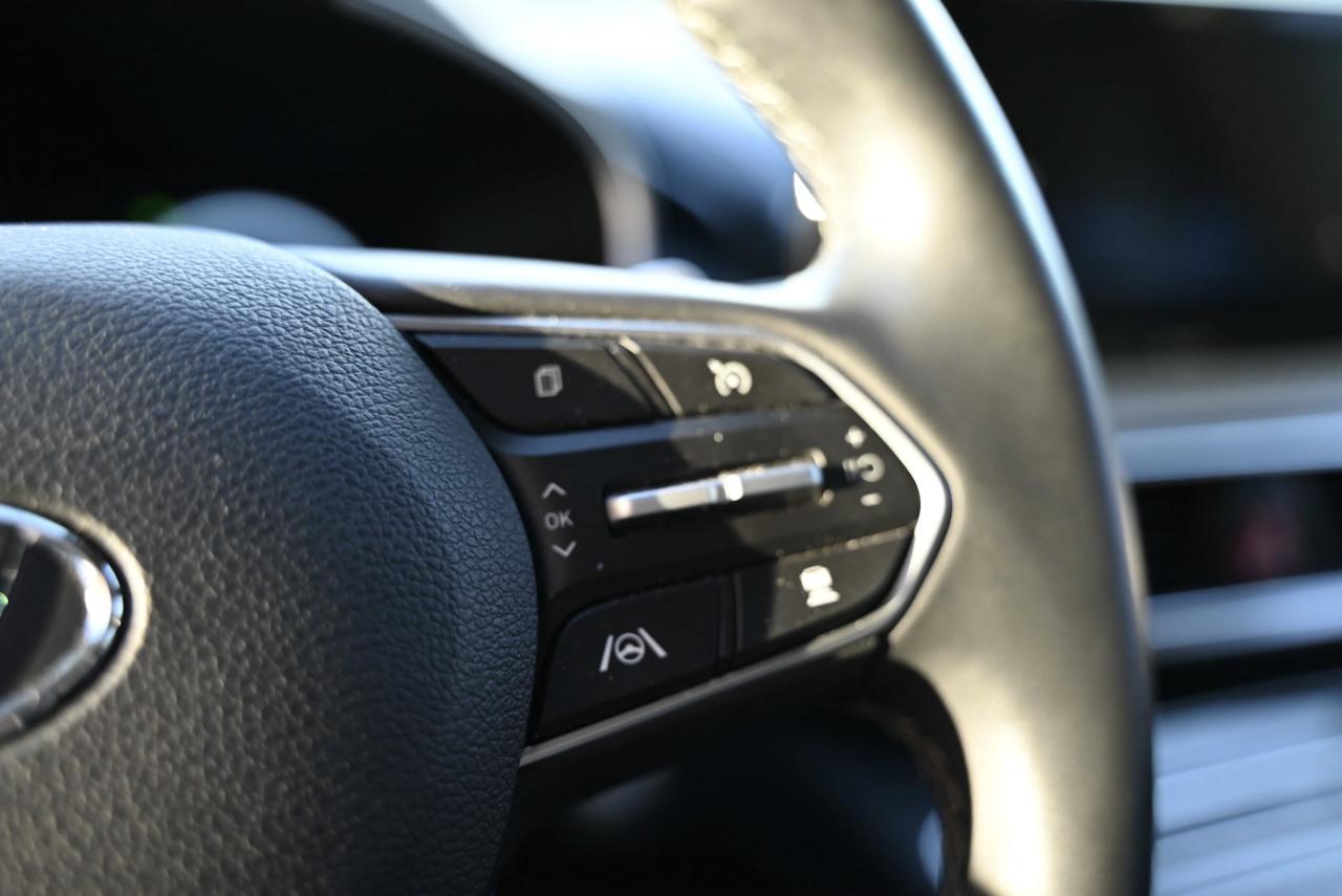 2023 Hyundai Santa Fe Plug-In Hybrid CPO Rates from 4.49%,1-owner Photo