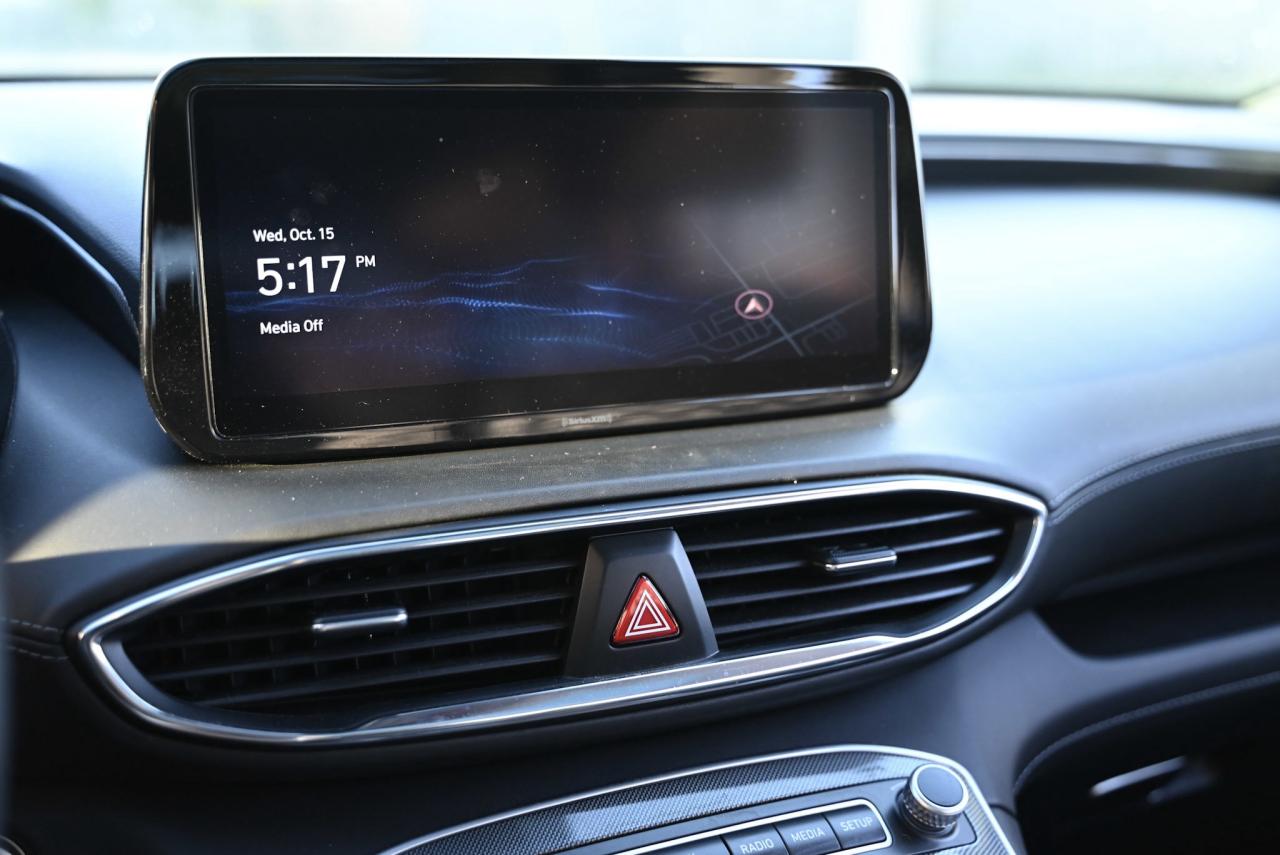 2023 Hyundai Santa Fe Plug-In Hybrid CPO Rates from 4.49%,1-owner Photo