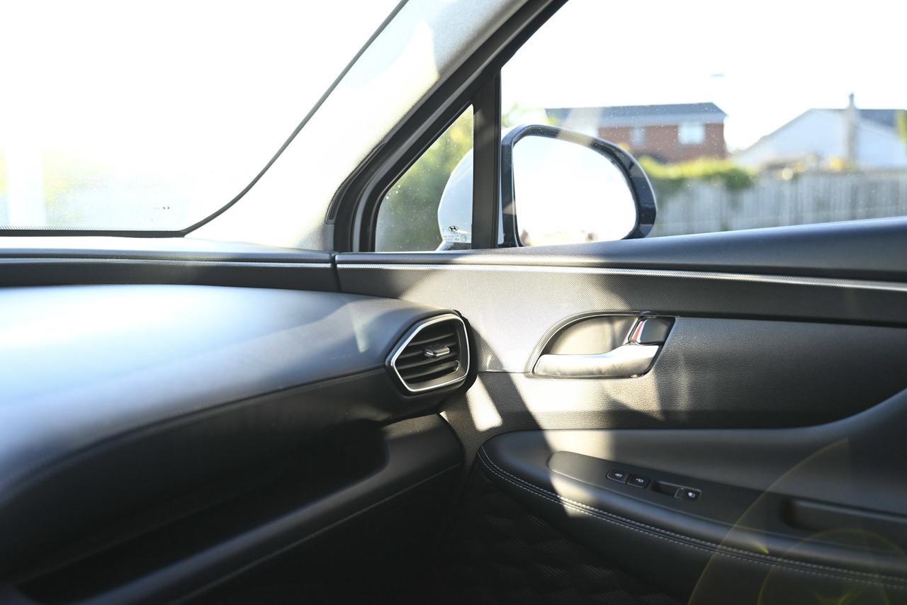 2023 Hyundai Santa Fe Plug-In Hybrid CPO Rates from 4.49%,1-owner Photo