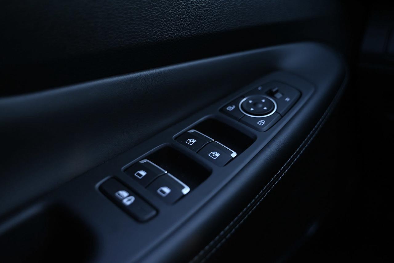 2023 Hyundai Santa Fe Plug-In Hybrid CPO Rates from 4.49%,1-owner Photo