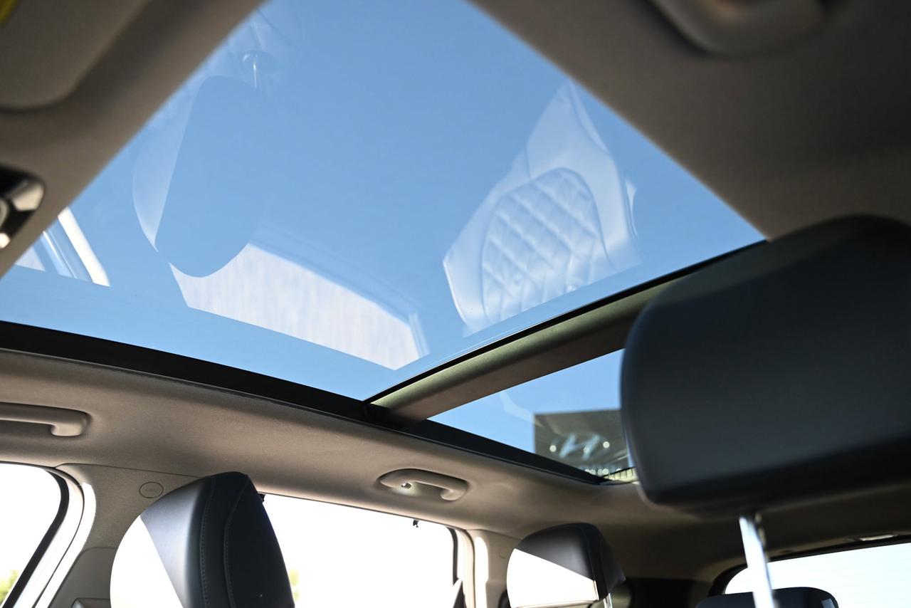 2023 Hyundai Santa Fe Plug-In Hybrid CPO Rates from 4.49%,1-owner Photo