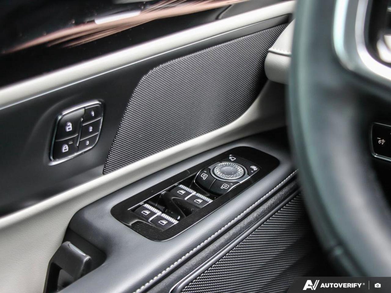 2025 Lincoln Nautilus PremiereONE-OWNER, ACCIDENT-FREE, 360 CAM, 48 SCRE Photo