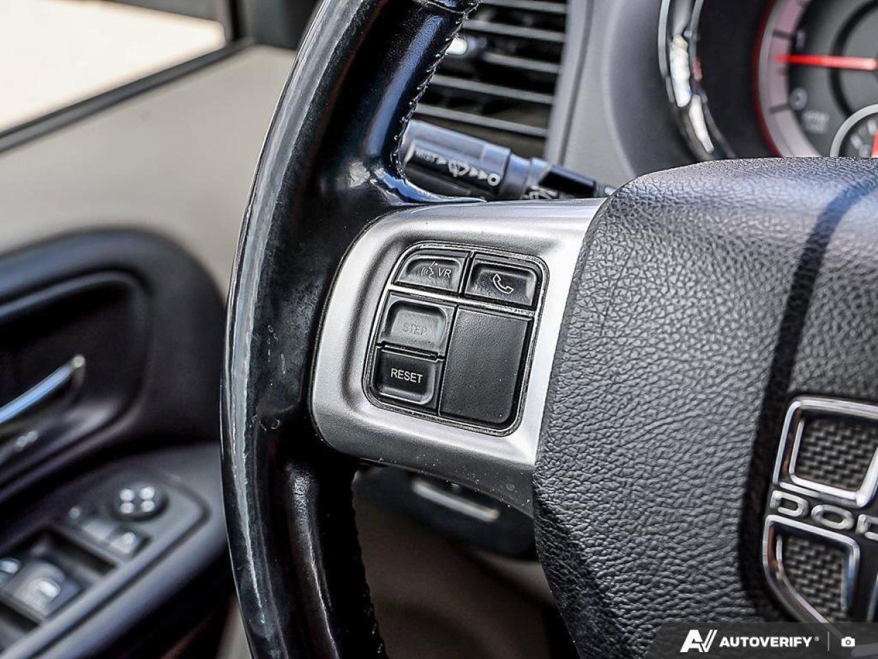 2012 Dodge Grand Caravan SEEXPRESS, V6, UCONNECT, TRI-ZONE CLIMATE, ALLOYS, Photo